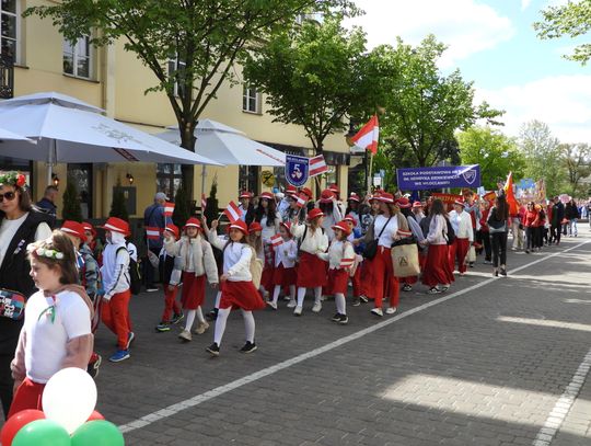 Kolorowy korowód przeszedł przez ul. 3 Maja. Dziś Parada Schumana