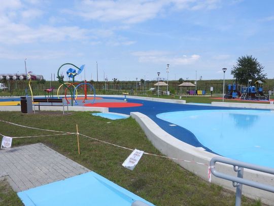 Kompleks wodny przy ul. Płockiej nieczynny. Wykryto pałeczkę ropy błękitnej