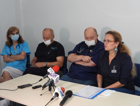 Konferencja prasowa w szpitalu. Dyrekcja i lekarze tłumaczą decyzję o wstrzymaniu przyjęć