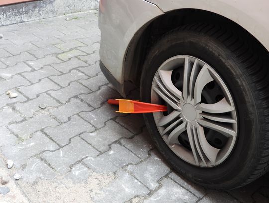 Koniec z "żółtymi kartkami". 6 blokad kół i mandaty tylko do godz. 14.00 otrzymali kierowcy pod Wzorcownią