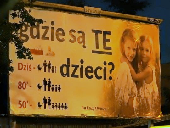 Kontrowersyjna kampania bilbordowa "Gdzie te dzieci" dotarła do Włocławka