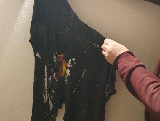 Koszulka w kanalizacji przyczyną fetoru i zalanych fekaliami piwnic przy ul. Toruńskiej 99