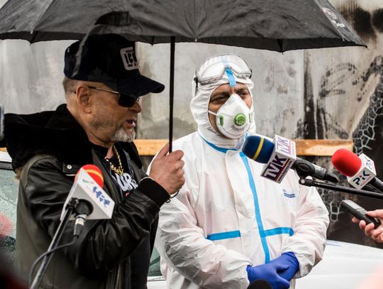 Krzysztof Rutkowski oferuje 10 000 zł za pomoc we wskazaniu podpalacza punktu poboru wymazów