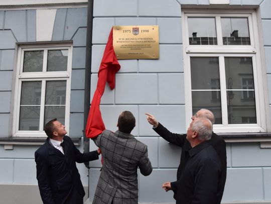 Włocławek uczcił 50-lecie województwa włocławskiego. Odsłonięto pamiątkową tablicę, wręczono medale