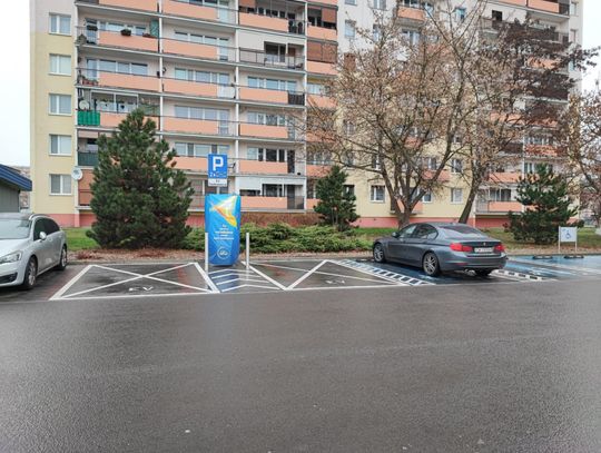 Lepiej tam nie parkuj, bo słono zapłacisz. Lidl buduje ładowarki na parkingach