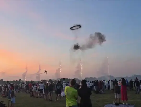 Litewska formacja ANBO przeleciała nad Włocławkiem – wśród pilotów były prezydent Litwy [wideo]