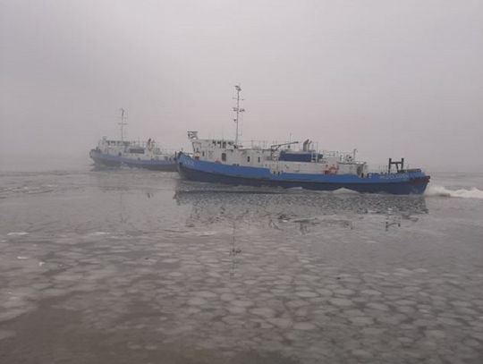 Lodołamacze z Włocławka wycięły rynnę na Wiśle