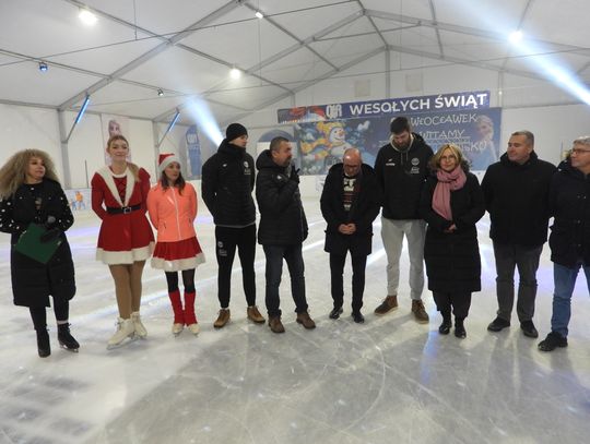 Lodowisko przy ulicy Wysokiej oficjalnie otwarte. Byli koszykarze Anwilu