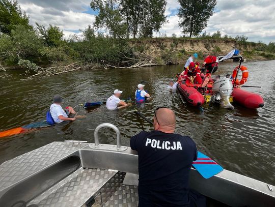 Łódź zaczęła nabierać wody.  Pomogli policjanci