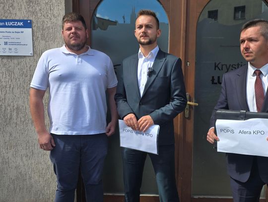 "Jestem rozgoryczony" - lokalny przedsiębiorca wraz z działaczami Nowej Nadziei pod biurem posła