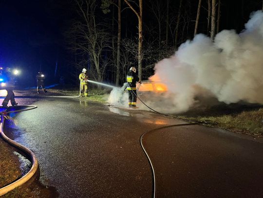 Makabryczne odkrycie pod Lipnem. W płonącym aucie znaleziono zwłoki