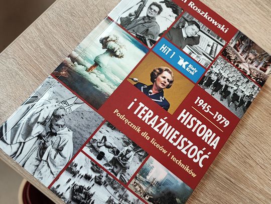 Marek Wojtkowki krytykuje podręcznik do Historii i Teraźniejszości. Odwiedziliśmy kilka włocławskich księgarni, nie ma zainteresowania tym podręcznikiem wśród nauczycieli
