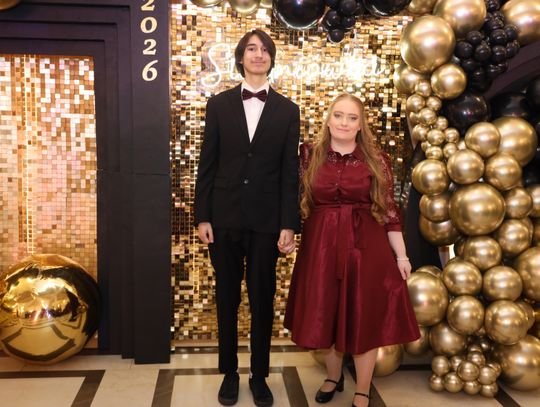 Maturzyści Zespołu Szkół Katolickich im. ks. Jana Długosza otworzyli sezon studniówkowy [video]