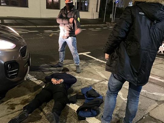 "Metodą na policjanta" dokonywali kradzieży w kujawsko-pomorskim. Grozi im do 12 lat pozbawienia wolności