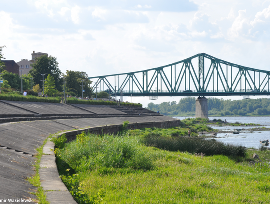 Mężczyzna chciał skoczyć z mostu. Ostatecznie trafił do Komendy Policji w celu wytrzeźwienia