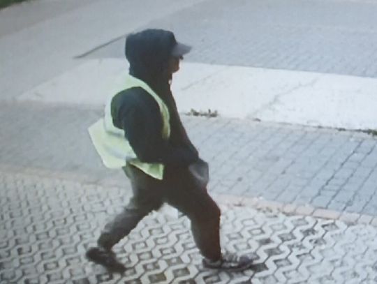 Mężczyzna na zdjęciu napadł na lombard. Policja prosi o pomoc