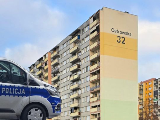 Mężczyzna w kryzysie emocjonalnym na balkonie na 8 piętrze. Interweniowały służby