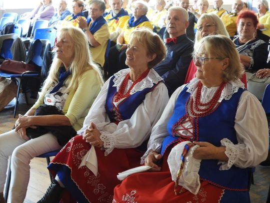 Miasto przejęli seniorzy. Trwa ich impreza