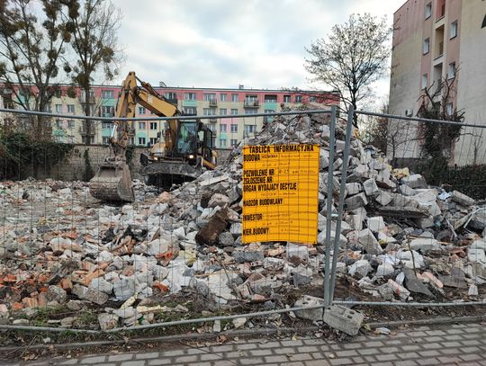 Miejsce dwóch zgonów i częstych pożarów wyburzone