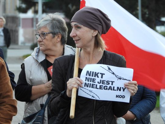 Milczący protest na placu Wolności. Chodzi o sytuację na granicy z Białorusią