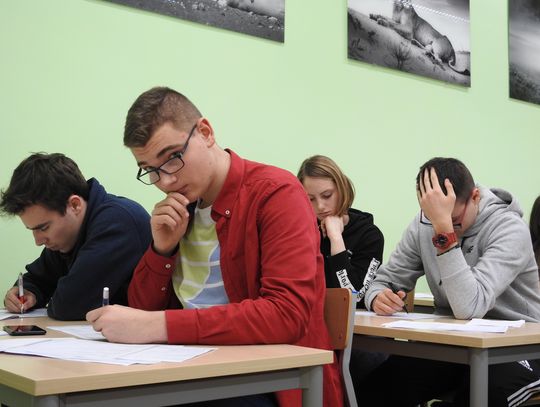 Młodzież rezygnuje z leniuchowania i przygotowuje się do matury. Ferie z LMK