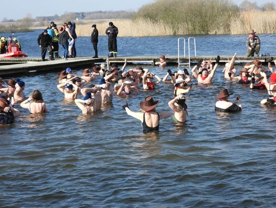 Morsy świętowały Dzień Kobiet w Jeziorze Borzymowskim