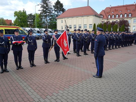 Mundurowi złożyli ślubowanie. Sześciu nowych policjantów trafi do Włocławka