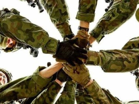 Muszą opuścić miejsca pracy i stawić się dziś w jednostkach 