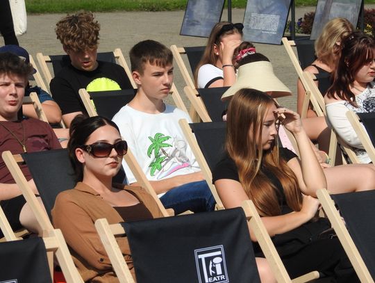 Na Placu Wolności czytali "Nad Niemnem" Elizy Orzeszkowej