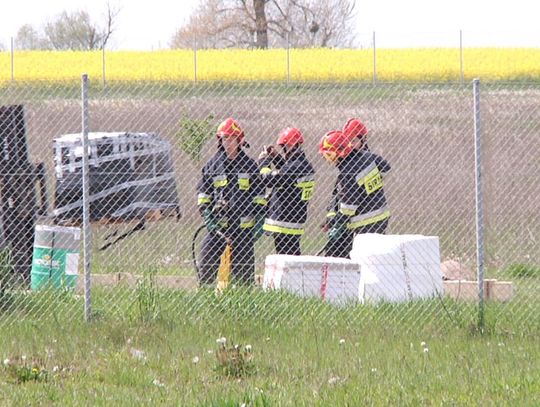 Na terenie firmy Raben wyciekło 30 litrów stężonego kwasu siarkowego. Z zagrożeniem chemicznym walczyli strażacy z PSP i OSP