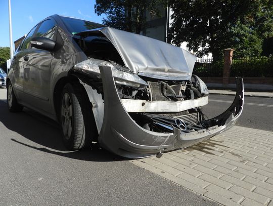 Na ul. Płockiej zderzyły się Ford i Mercedes