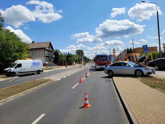 Na ulicy Grodzkiej bus zderzył się z Audi. Ruch na drodze jest utrudniony