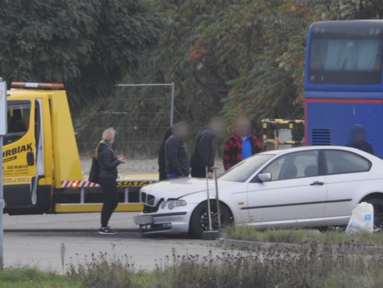 Na ulicy Kruszyńskiej zapaliło się BMW. Pojazdem podróżowały dwie osoby