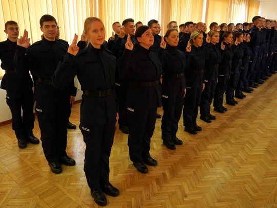 "Nadrzędna rzecz z bycia policjantem to służyć ludziom"- 47 nowych policjantów złożyło przysięgi