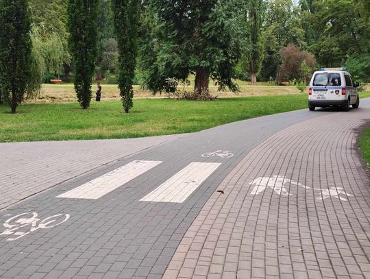 Nagi mężczyzna nad Zgłowiączką. Interweniowała Straż Miejska