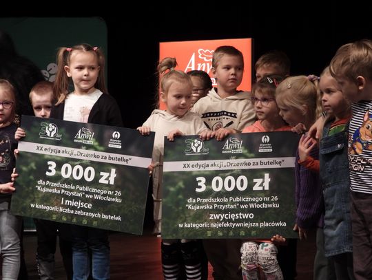 Nagrody za udział w akcji "Drzewko za butelkę" wręczone