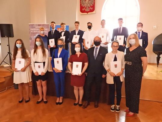 Najlepsi uczniowie otrzymali stypendia od prezydenta 