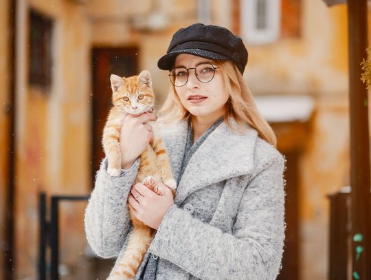 Najnowszy trend: płaszcz damski typu kokon - musisz go mieć!