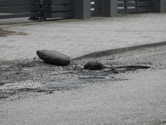 Najpierw łaty wytrzymały kilka godzin, potem kilka dni. Mielęcińska znów jak ser szwajcarski