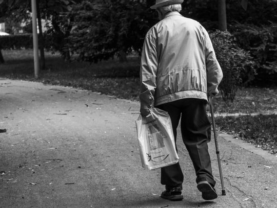 Najstarsza seniorka z naszego województwa ma 108 lat. Ilu osobom w regionie ZUS wypłaca dodatek za wiek?