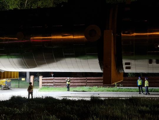 Największy ładunek w historii, który płynął przez Włocławek w marcu, dotarł właśnie do Płocka