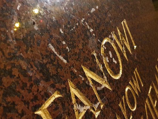 Nakleili nekrolog na pomnik Stafana Wyszyńskiego. Jest już wyrok Sądu Rejonowego