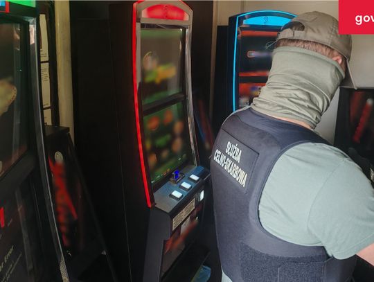 Nalot KAS we Włocławku. Zlikwidowali nielegalny salon gier. Jedna osoba zatrzymana