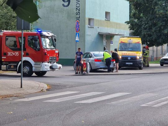 Niebezpiecznie na Olszowej. Na miejscu karetka i straż pożarna 