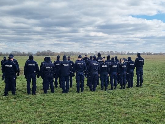 Nieetatowe Pododdziały Policji ćwiczyły na terenie aeroklubu