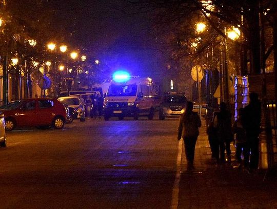 Nietrzeźwa kobieta na ul. 3 Maja. Interweniowała policja i karetka