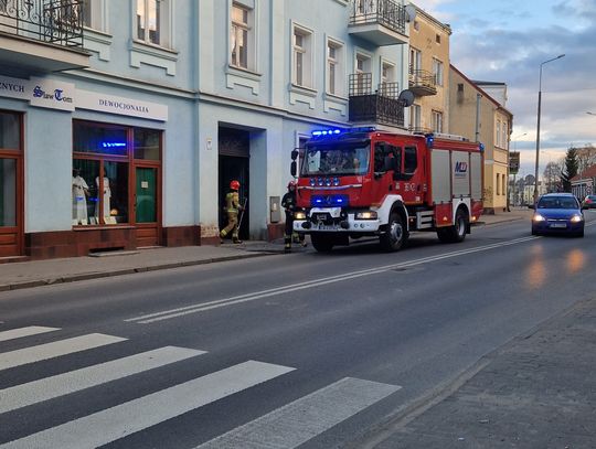 Nietrzeźwy 36-latek chciał skoczyć z balkonu. Interweniowały służby