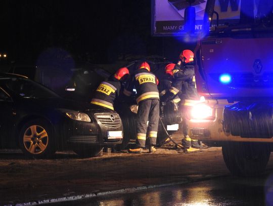 Nocna akcja strażaków na ul. Hutniczej 