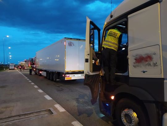 Nocne działania na A1. Pod lupą inspektorów ITD ciężarówki