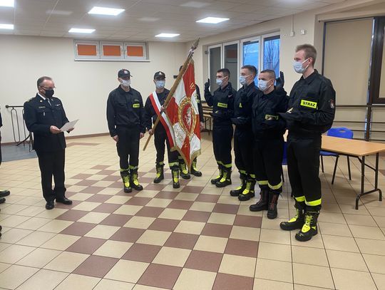 Nowo przyjęci strażacy składali dziś ślubowanie. PSP szuka chętnego do pracy w charakterze kierowcy-ratownika 